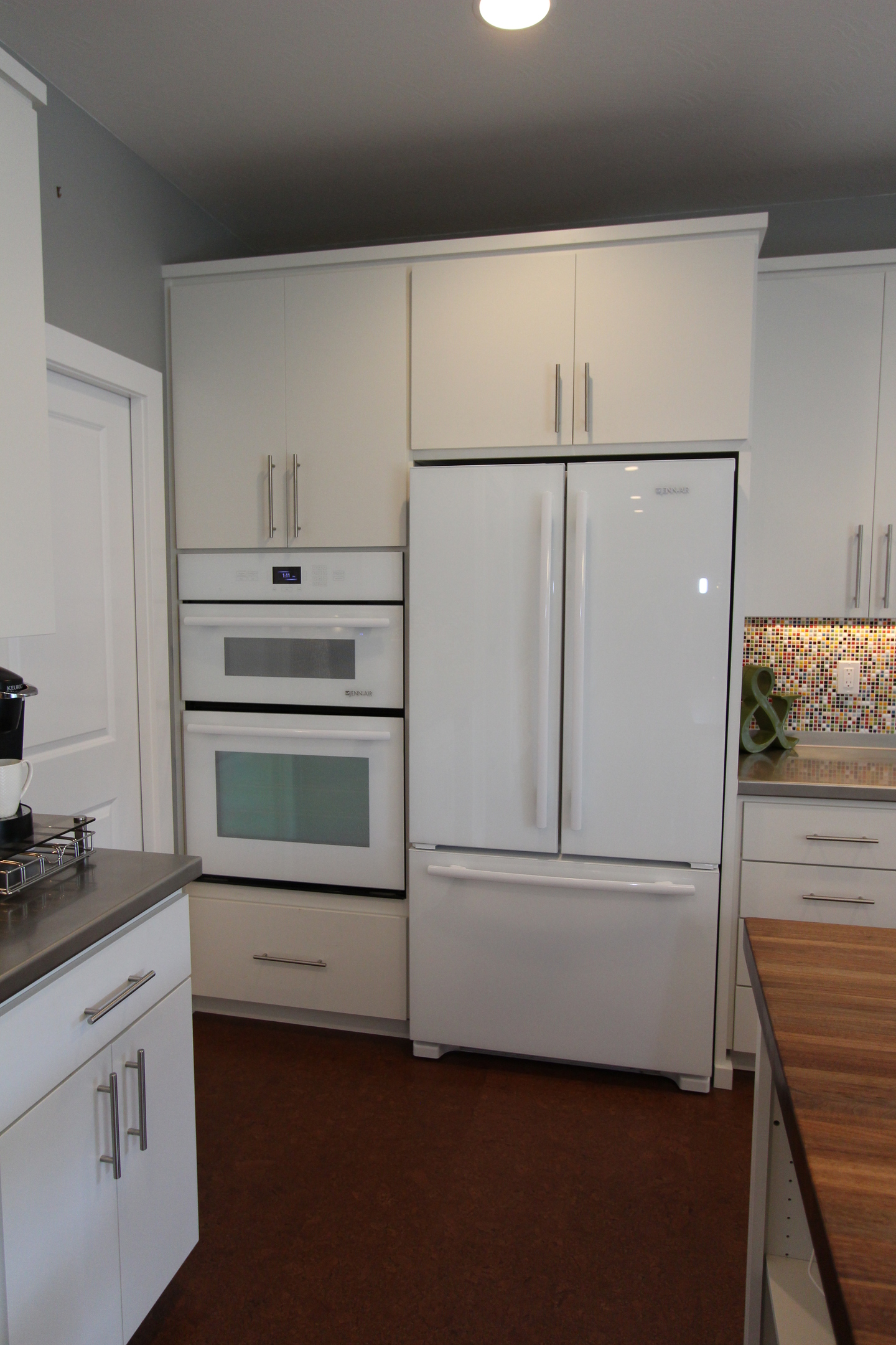 Kitchen__contemporary_style__painted__Slab_door__retro__all_one_height__full_overlay.JPG